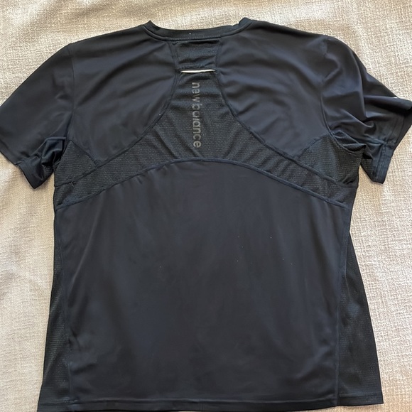 Mens New Balance athletic shirt in medium - Picture 7 of 8